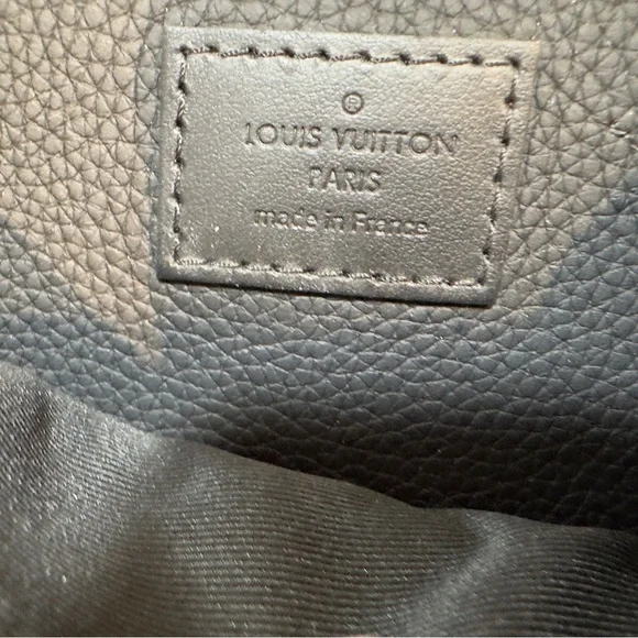 Louis Vuitton Black Cross Body Bag for Men Areo Sling